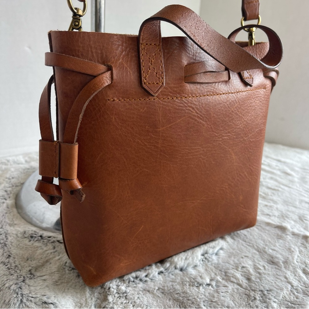 Madewell The Small Drawstring Transport Crossbody Leather Bag - Picture 5 of 16